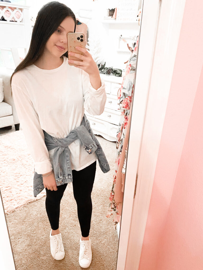 white tee and black leggings outfit idea