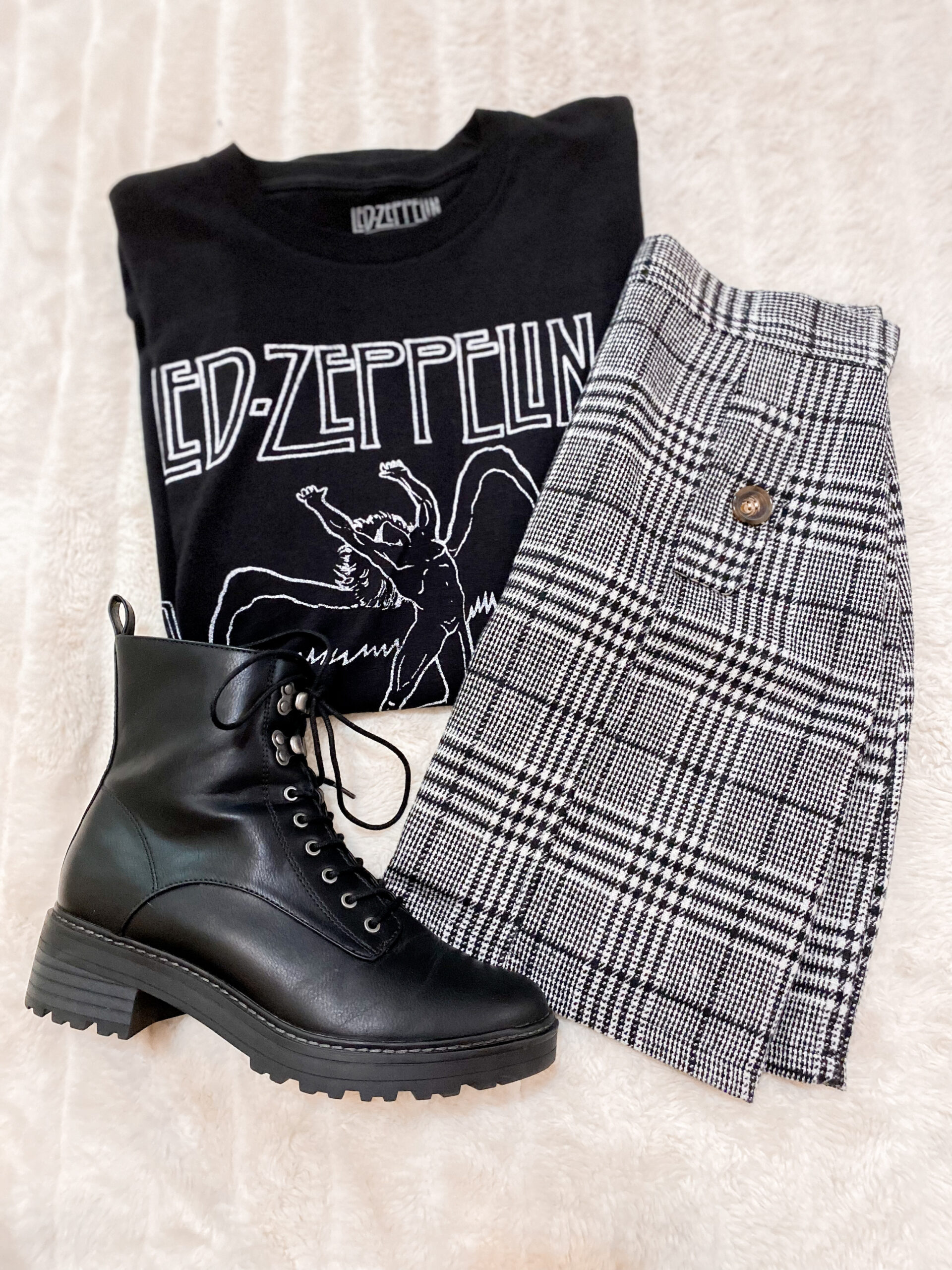 20+ Affordable Fall Outfits For Women (All Different Styles!)
